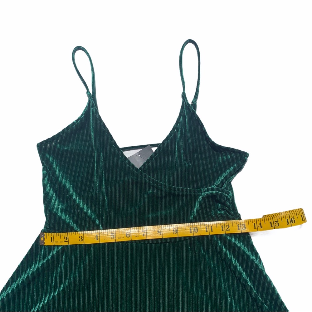 Velvet Emerald Mini Dress Forever 21  | Size M | New with Tags | Baby Doll Style - Picture 6 of 9